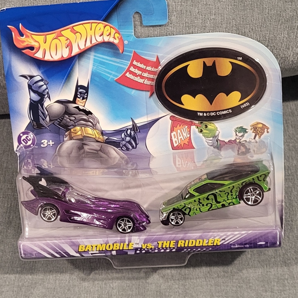 Hotwheels DC Batman vs. The Riddler 2 car set - Picture 2 of 7